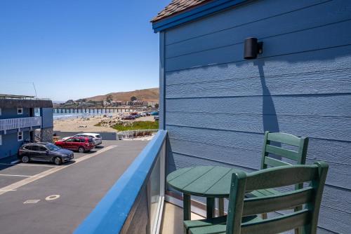 Shoreline Inn...on the beach