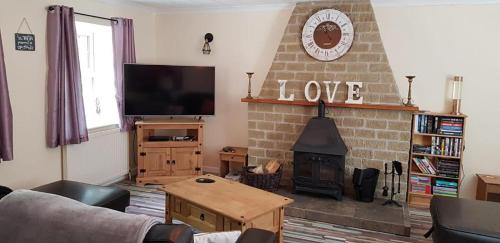Hilltop Cottage/ Penrhiw