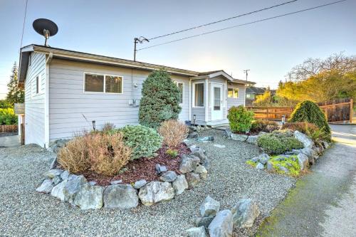 Pet-Friendly North Bend Home with Bay Views!