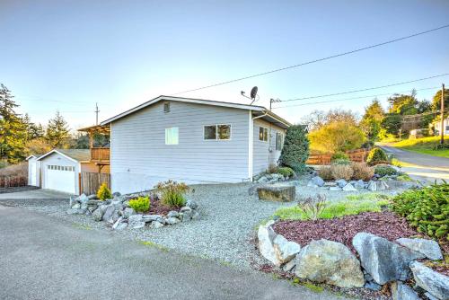 Pet-Friendly North Bend Home with Bay Views!