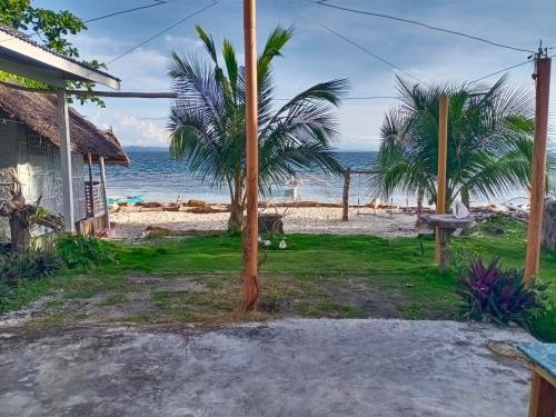 Nitasnipahut Pamilacan island in パミラカン アイランド