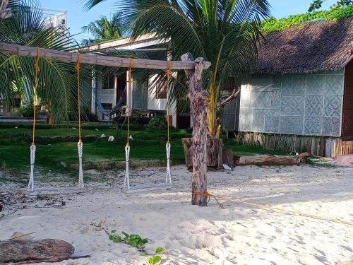 Nitasnipahut Pamilacan island in パミラカン アイランド