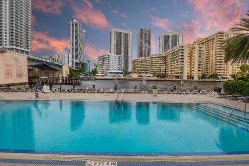 Breathless 3 Bedroom Private Rooftop apt 1101 - image 11