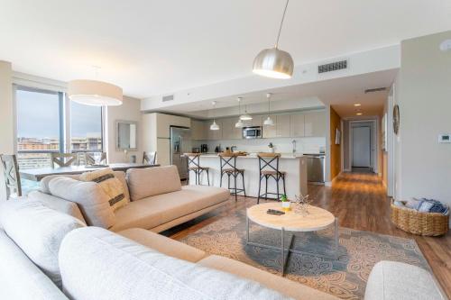 Breathless 3 Bedroom Private Rooftop apt 1101 - image 9