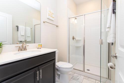 Stunning Four Bedroom w/ Screened Pool Close to Disney 1559 - image 7