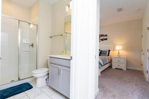 Stunning 4 Bedroom w/ Screened Pool Close to Disney 1568 - image 10