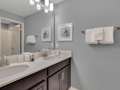 Marvelous 4 Bedroom w/ Screened Pool Close to Disney 1569 - image 11