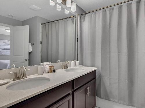 Marvelous 4 Bedroom w/ Screened Pool Close to Disney 1569 - image 12