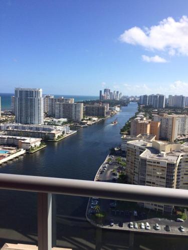 Stunning 1 Bedroom Bay Front Apt w/ Breathless View 1909B - image 4