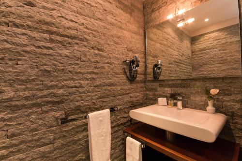 Superior Double Room image 3