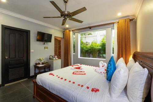 Deluxe Double Room with Bath image 10