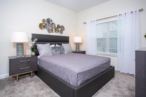 Marvelous 4 Bd w/ Pool Close to Disney 218 - image 5