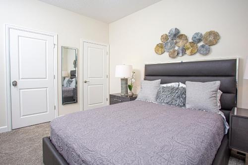 Marvelous 4 Bd w/ Pool Close to Disney 218 - image 7