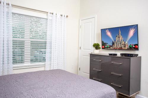 Marvelous 4 Bd w/ Pool Close to Disney 218 - image 8