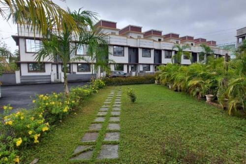 . Vista Manor - 3 BHK with pool-1.5 hrs from Mumbai
