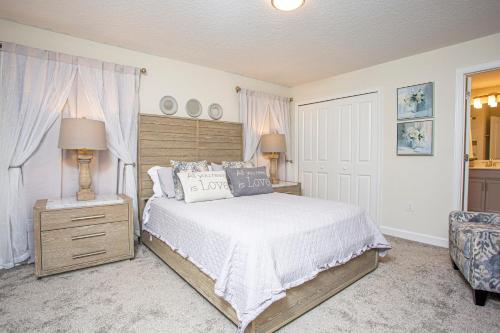 Marvelous 4 Bd w/ Pool Close to Disney 218 - image 9