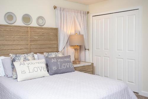 Marvelous 4 Bd w/ Pool Close to Disney 218 - image 10