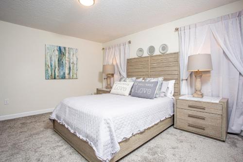 Marvelous 4 Bd w/ Pool Close to Disney 218 - image 11