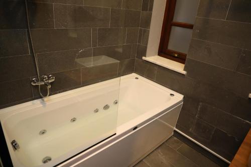 Hot tub, İstasyon Otel in Hastane
