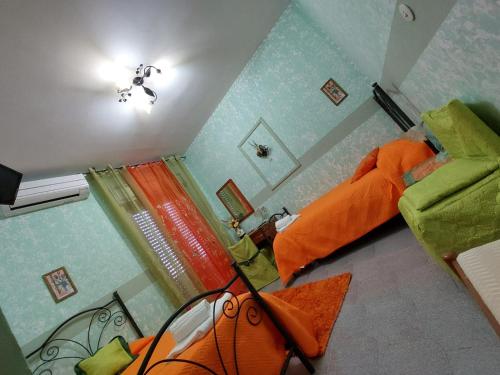 2 twin beds