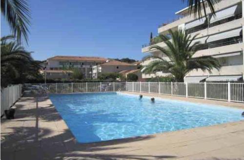 Studio dans résidence piscine 500m de la plage 2** - Location saisonnière - Le Lavandou