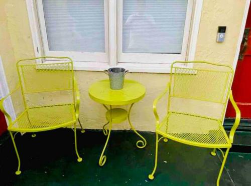 Front House 3 bedroom flat nice street, walk to BART, shops thumb 4