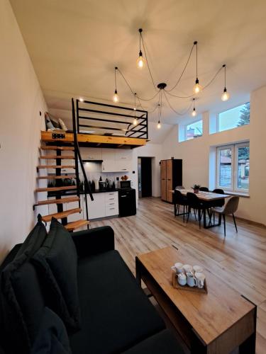 Apartament z antresolą