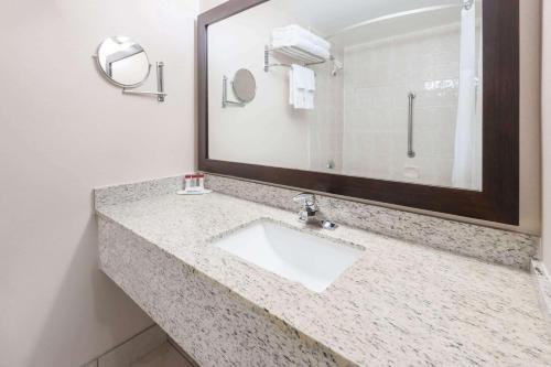 Ramada by Wyndham Edmonton South, Edmonton (fotografie 5)