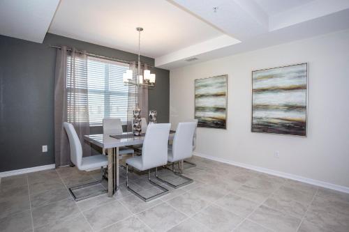 Luxurious 2 Bedroom Apartment Close to Disney 303 - image 7