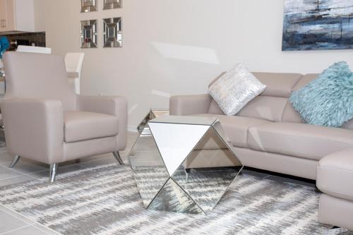 Stunning 2 Bedroom Apartment with AquaPark 304 - image 8