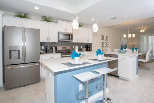 Stunning 2 Bedroom Apartment with AquaPark 304 - image 14