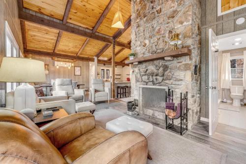 Shagbark Chalet in Beech Mountain, USA