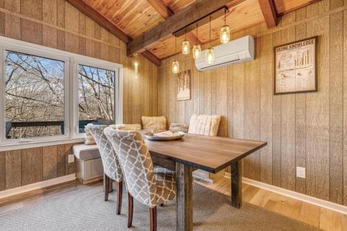 Shagbark Chalet in Beech Mountain, USA