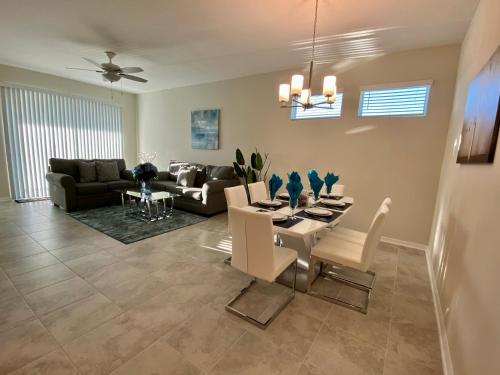 Luxury 3Bd Apartment Close to Disney @ Storey Lake Orlando 308 - image 10