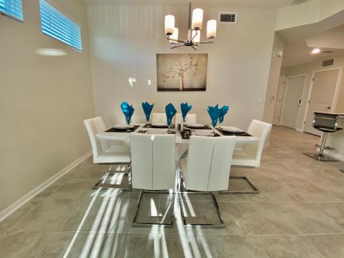 Luxury 3Bd Apartment Close to Disney @ Storey Lake Orlando 308 - image 11