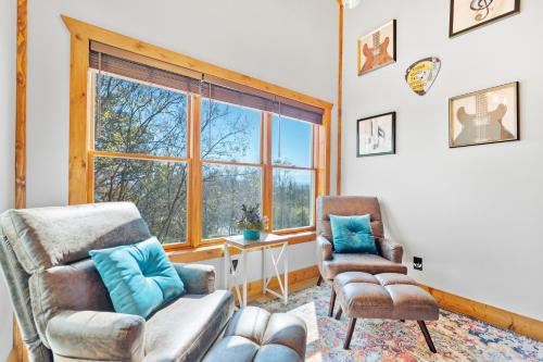 A Song Writers Paradise Hot Tub Once Owned By Dolly Parton - image 4