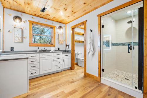 A Song Writers Paradise Hot Tub Once Owned By Dolly Parton - image 12