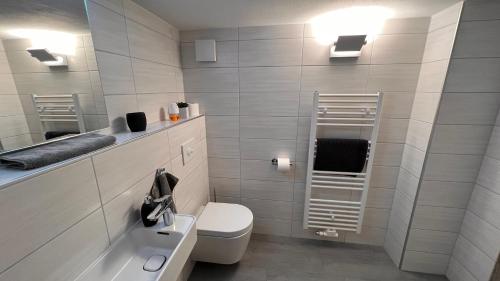 浴室, Pension zum Winterberg in 埃爾斯特爾韋爾達