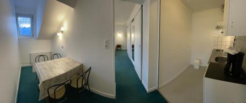 1 double bed, 2 twin beds