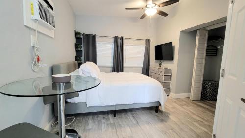 BEACHWAY INN – Lantana, FL
