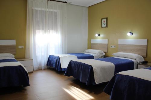 Hostal Madrid - image 2