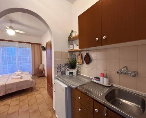 ANGELOS STUDIOS - Mediterranean Simple Living - Faliraki, Rhodes - Upper Floor 3 & 4 3