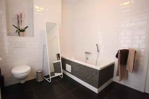 B&B Sablon Antwerp Room Type - Deluxe King Room