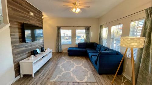 Stunning 4 Bedroom w/ Pool Close to Disney 4562 - image 10