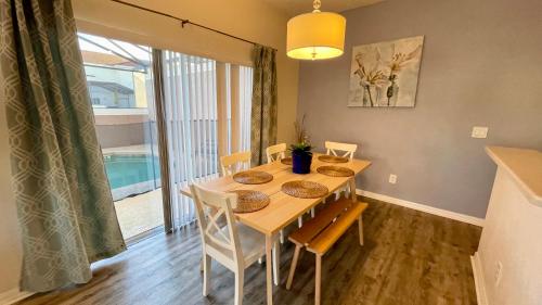 Stunning 4 Bedroom w/ Pool Close to Disney 4562 - image 11