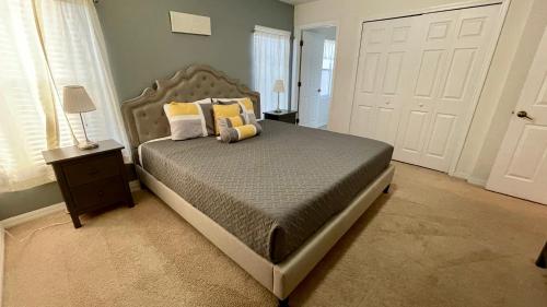 Stunning 4 Bedroom w/ Pool Close to Disney 4562 - image 11