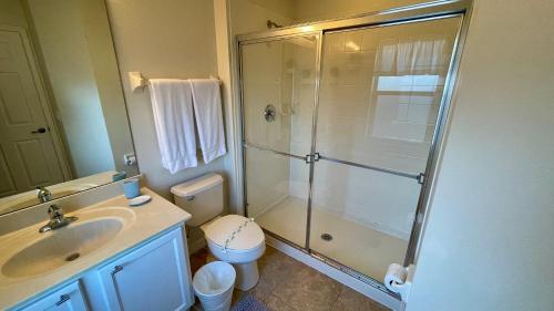 Stunning 4 Bedroom w/ Pool Close to Disney 4562 - image 13
