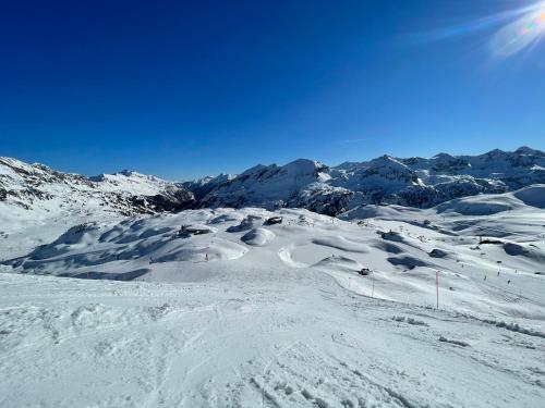 Lovely 3 Bedroom Apartment, Ski in/Ski out 2