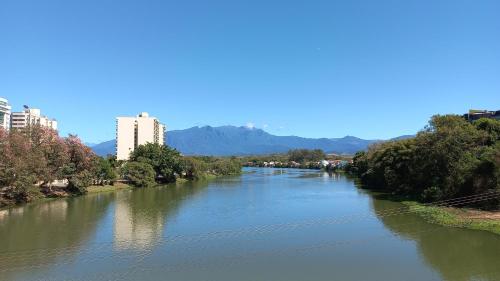 Espaço familiar com piscina em Penedo