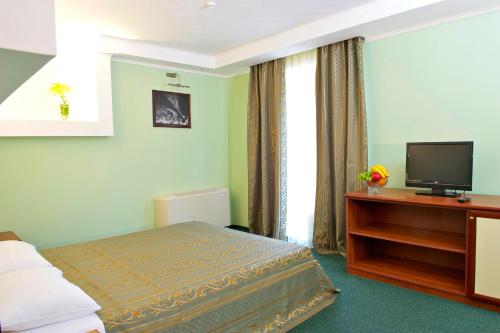 Optima Hotel Deluxe - image 3